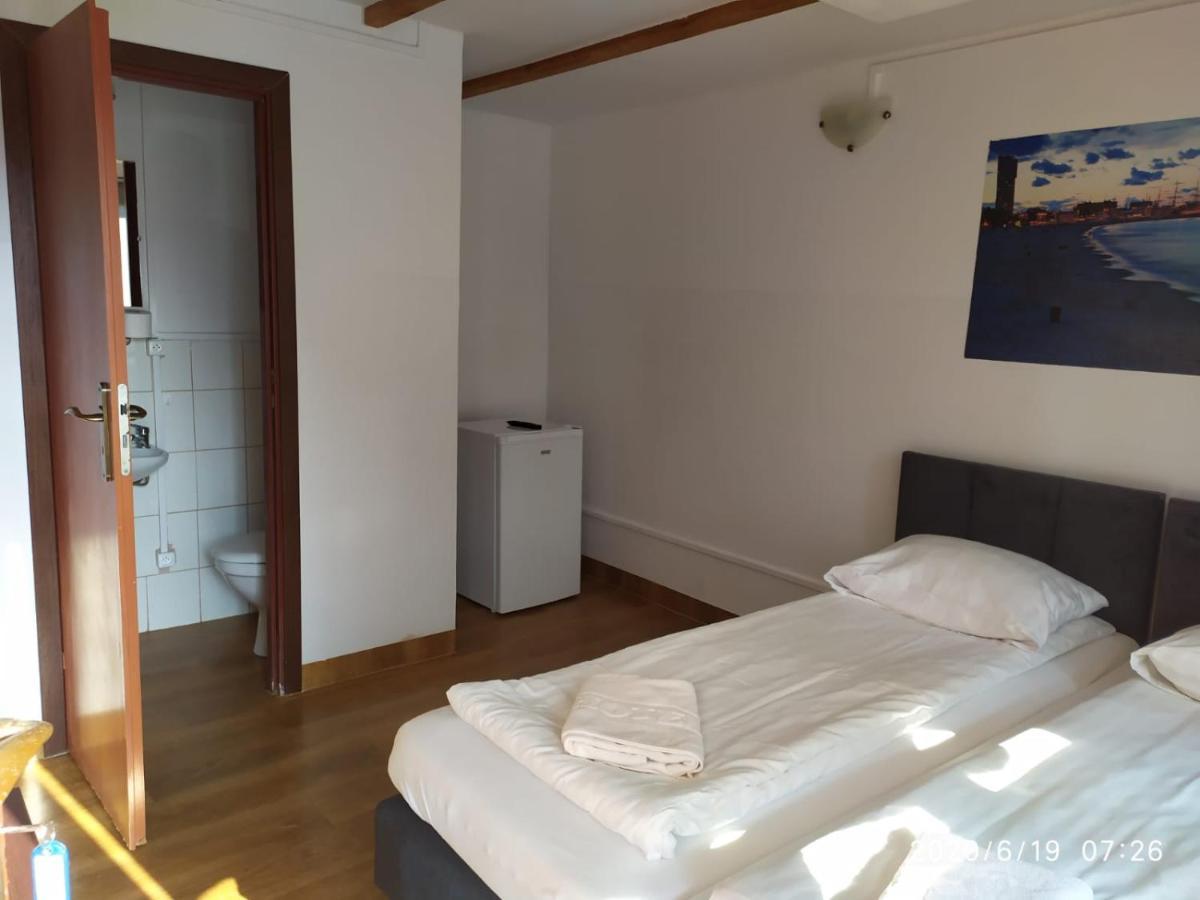 Bryza Rewa Hotell Exteriör bild